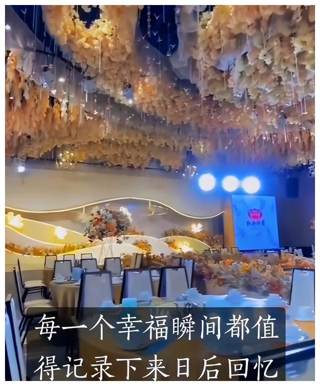 陈萌|陈萌曝光婚礼现场布置,场内富丽堂皇,网友:大衣哥钱包要见底了