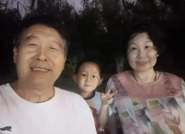 姚策|姚策堂嫂晒为言宝庆生画面，杜新枝夫妇心情大好，称亲情更加珍贵