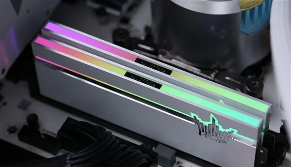 影驰发布全球第三款8GHz DDR5内存：如此\＂光污染\＂ 绝了