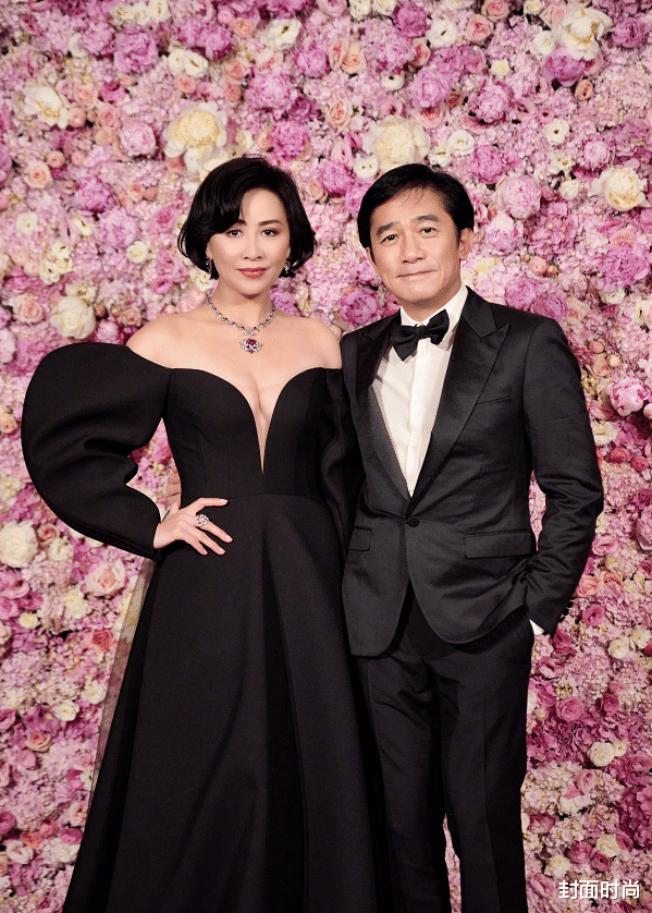 刘嘉玲 被刘嘉玲的“优雅黑”征服了，穿泡泡袖配红唇薄纱，太显气质了