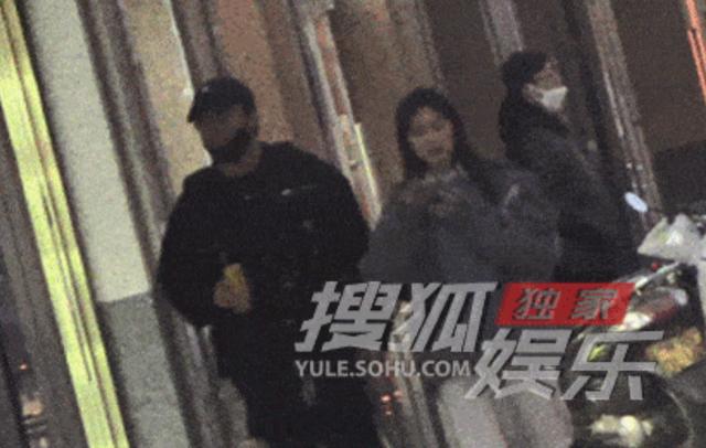 陈思诚|陈思诚开豪车带小21岁女友约会！紧紧搂抱好恩爱，女方素颜太惊艳！