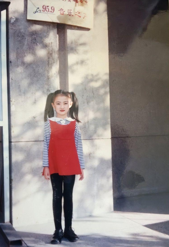 徐璐|90后女星徐璐，十三岁出道备受大导演照顾，好家世让她不怕不火