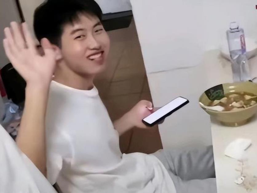 |孙卓认亲回深圳后很少露面，卓妈直播回应原因，被赞三观太正了