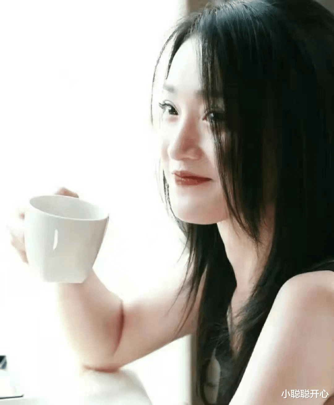 张柏芝|人前惊艳,人后失态,这7名女星抽烟遭狗仔曝光,一目了然