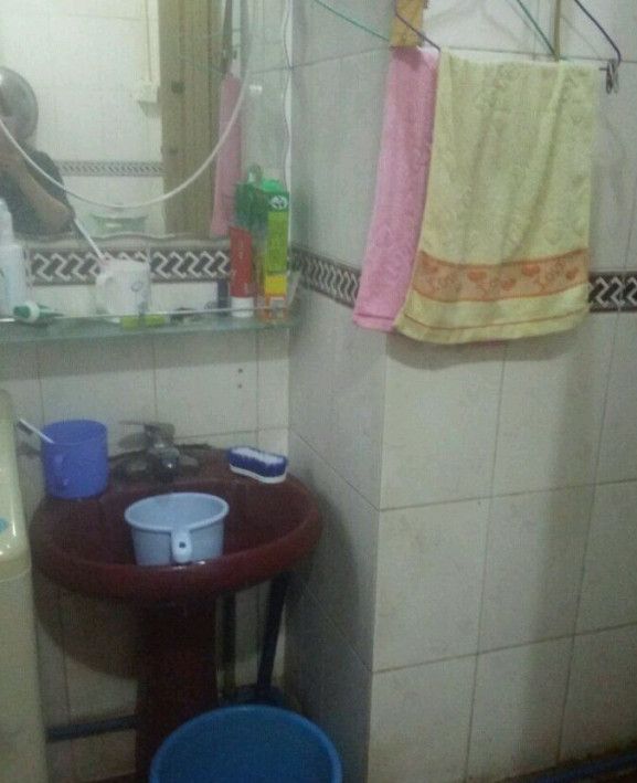 450元的租房生活，卧室巴掌大，连床都没有，同学都嘲笑我！