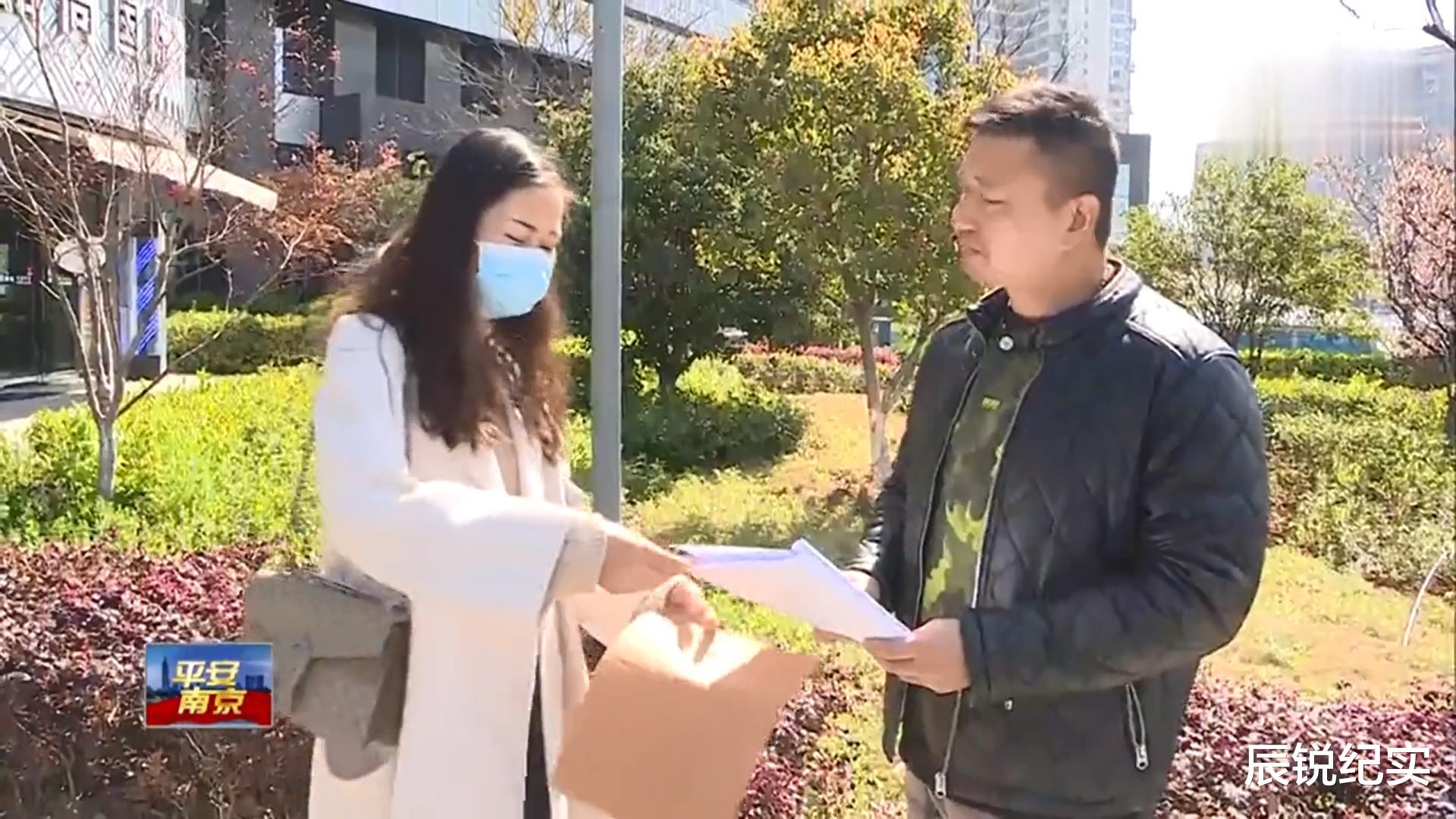 父亲去应聘高薪司机,对方承诺年薪18万,女儿看完合同大惊失色