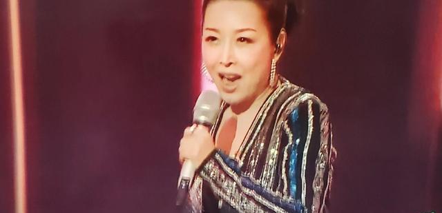 春晚|芒果台春晚，周深正能量歌唱生活，孙悦惊喜亮相联唱五首代表作