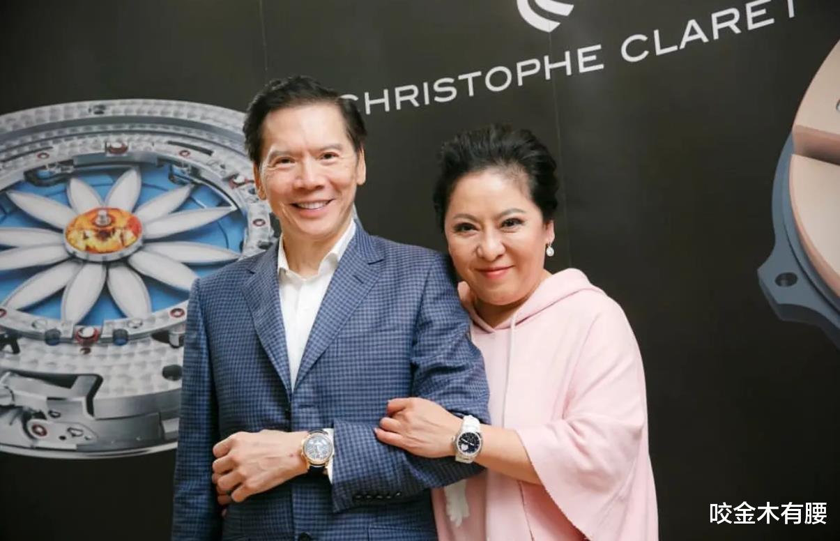 向太|向太陈岚晒生活短片，视察公司派头十足，坐大巴车回家获赞接地气