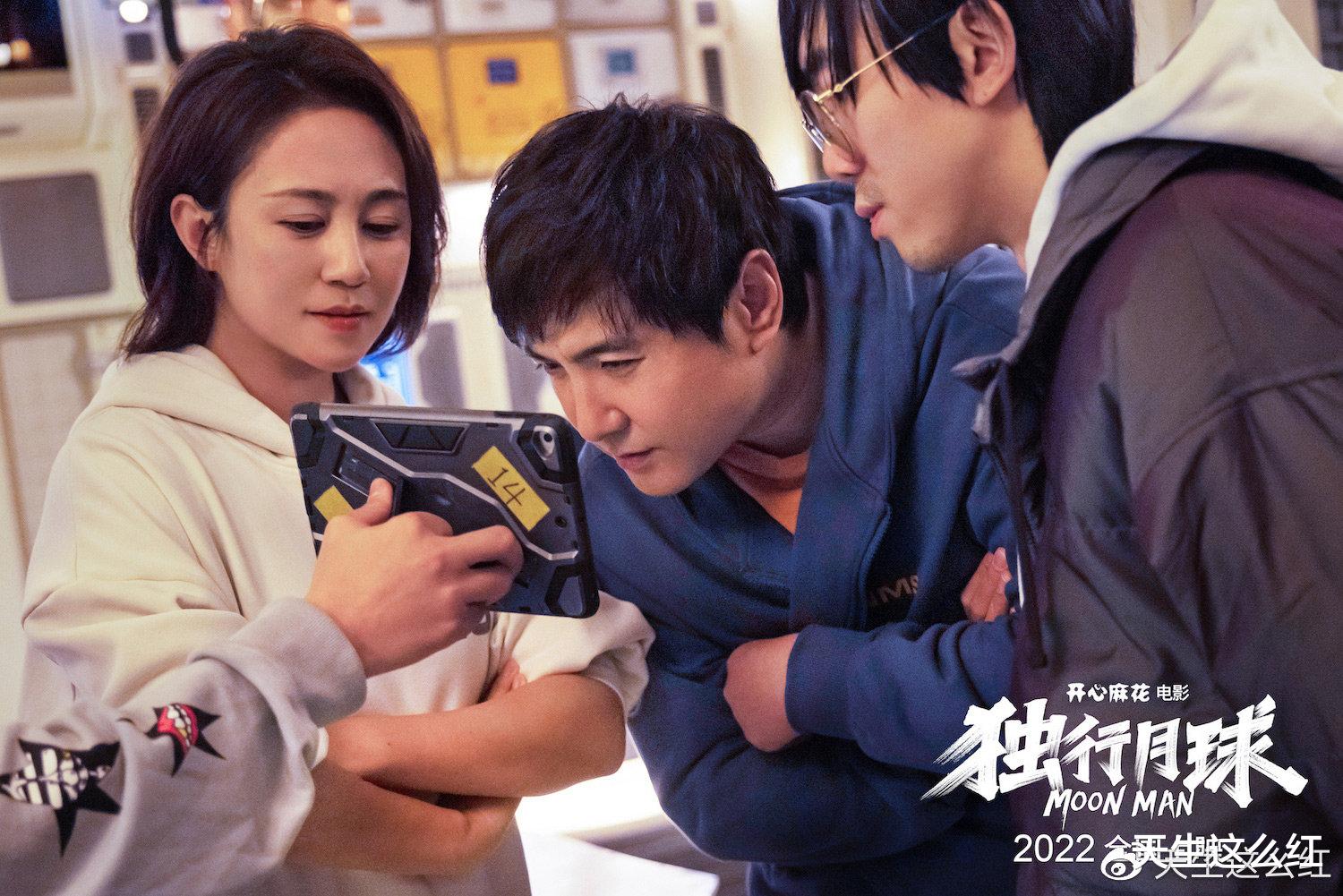 上映10天票房破20亿,把人看哭的《独行月球》,靠的可不止是搞笑