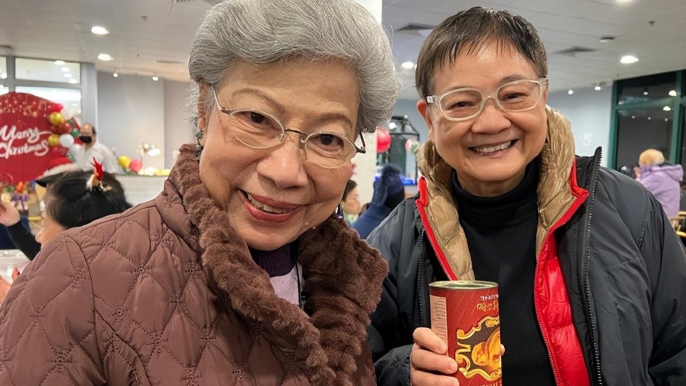 金兴贤|一众老戏骨开圣诞派对！吃自助餐唱歌太尽兴，陈荣峻金兴贤变化大