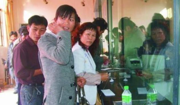 邮政储蓄|移动支付时代下，还有人去农村信用社和邮政储蓄存钱吗？为什么？