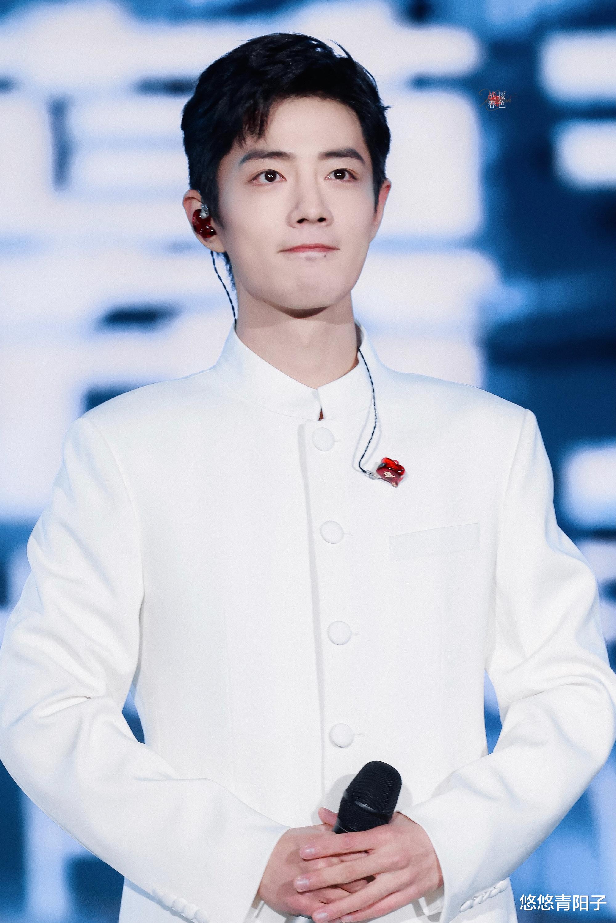 袁姗姗|一骑绝尘！肖战话题播放量破千亿，论人气热度，真是顶流！