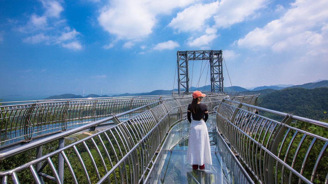 宁波|太美了！浙江宁波一景区花500万造玻璃凌空天桥，有着上帝视角