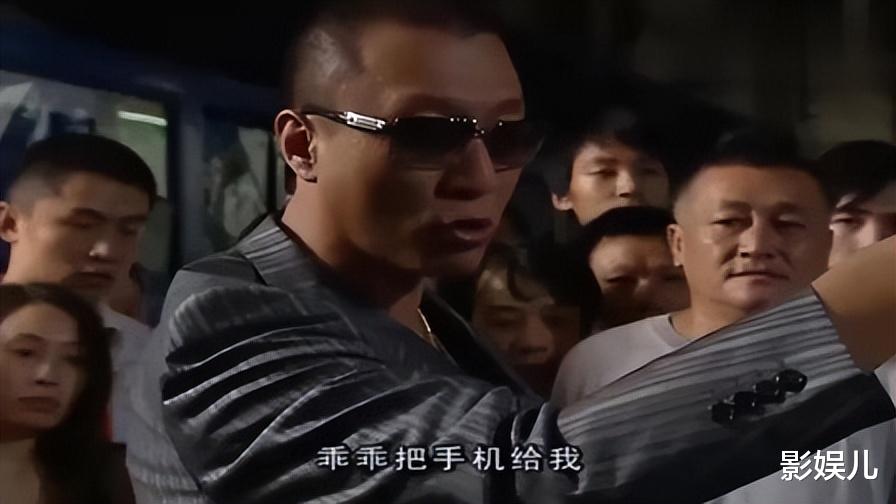 宋丹丹|巴图：被亲妈宋丹丹“强捧不红”，娶大7岁妻子，如今生活成这样