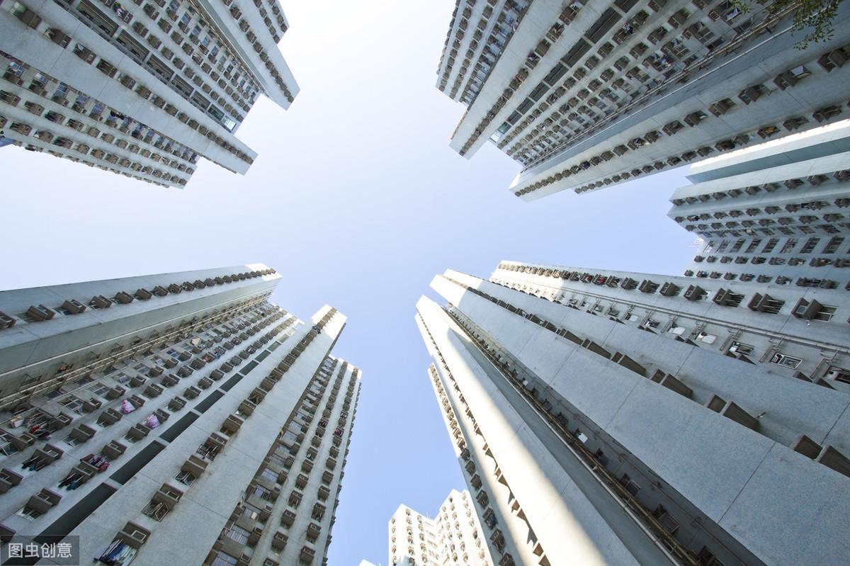 70万的房贷，30年要多少利息？如果70万存银行，30年有多少利息？