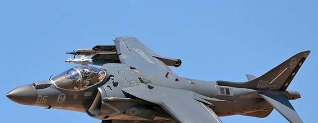 美军AV-8B战机，吸收“鹞”式战机技术，能完成垂直起降