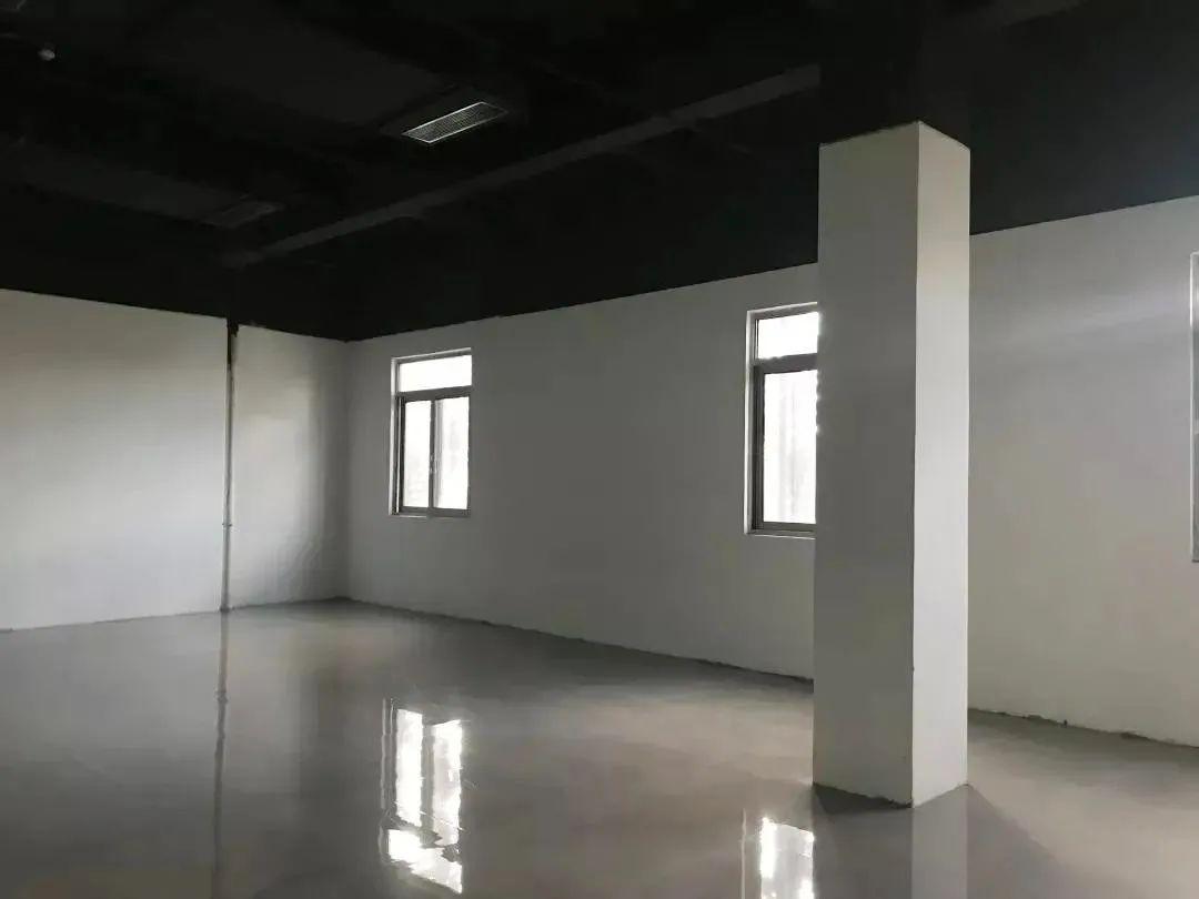 买了新房,以为是自己的就随心所欲,想砸哪砸哪,典型的没脑子