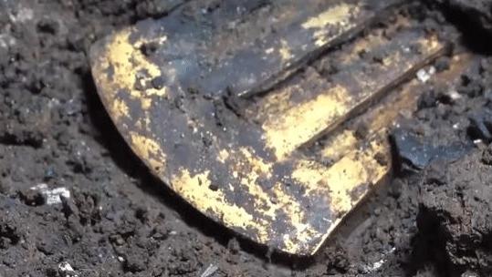 三星堆发现一个奇怪的金斧子：厚度超过3毫米，是目前最厚的金器