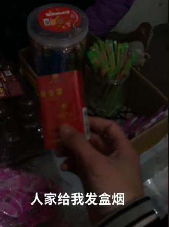 苏小宇:00后男孩养活一家4口,坐拥百万粉丝却靠捡垃圾为生