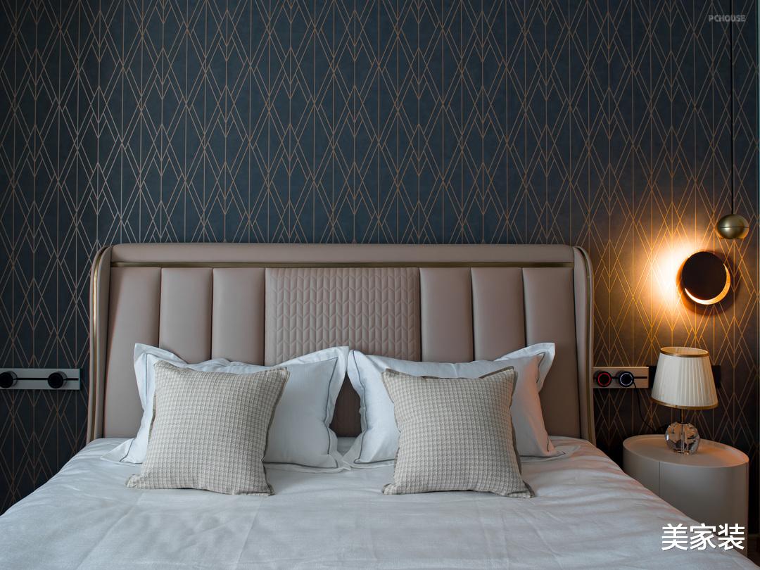 半深色半复古调的家,每一处都很完美,舒适又自然