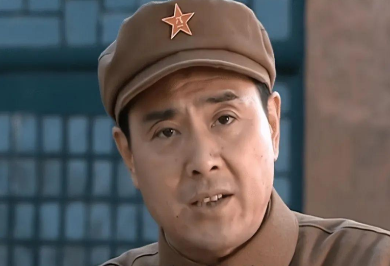 谢宁|5位老牌明星的晚年生活:自家院子种菜、当环卫工人、农村唱曲