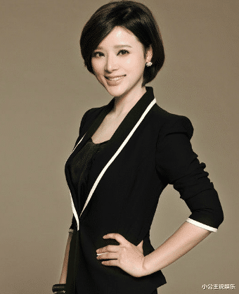 胡蝶|“央视主持”胡蝶被疑“对眼”，与大12岁导演相爱，4岁儿子像爸爸