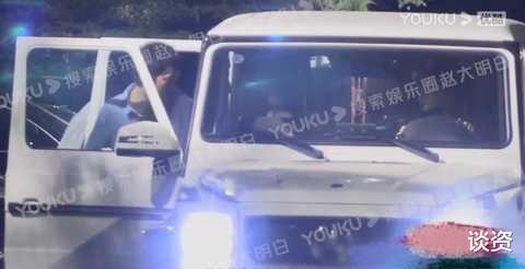 马思纯|马思纯与张哲轩回国聚餐，一身黑衣像素人，网友直呼认不出