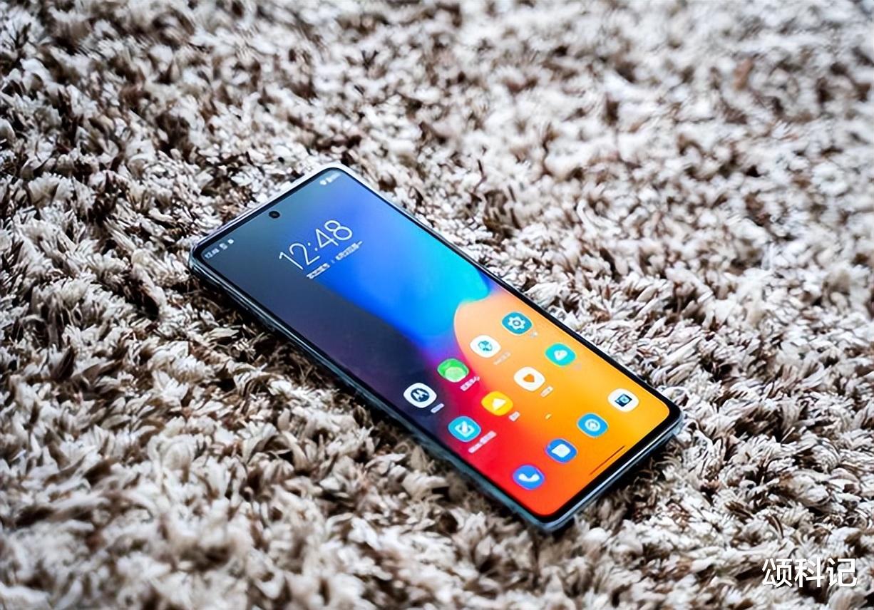 摄影|顶端次旗舰手机降价，3299降至1939元，12+256GB顶配极具性价比