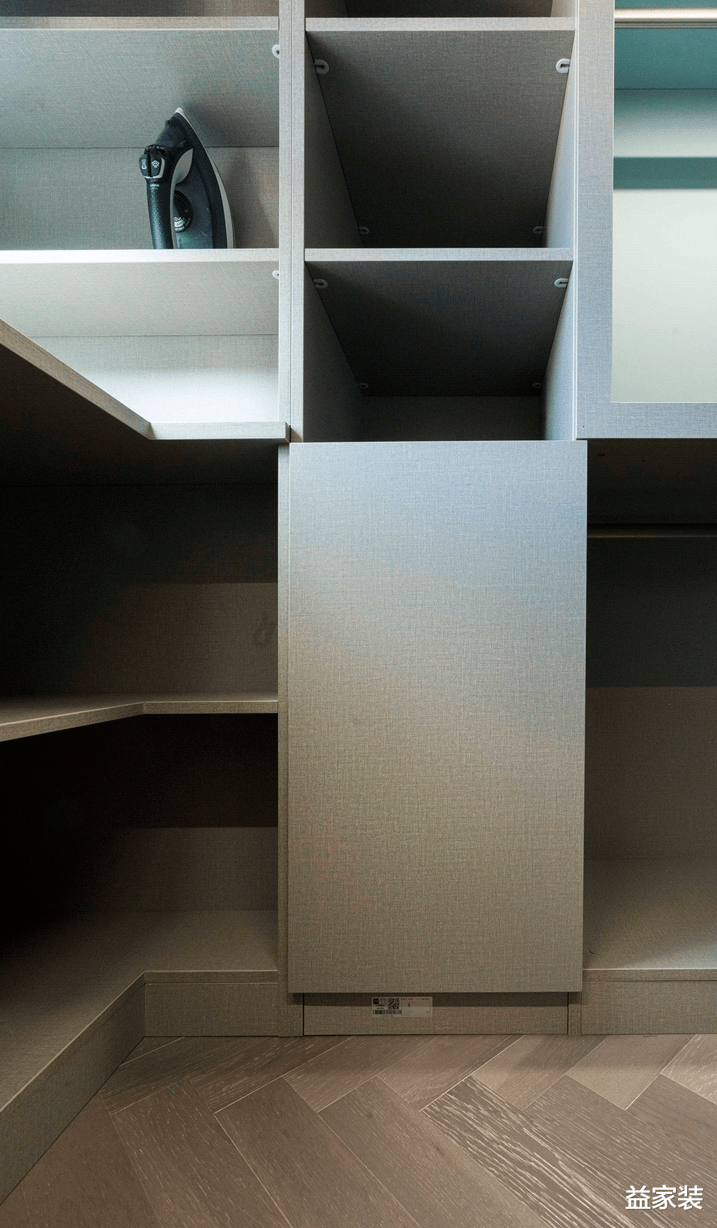 79平的三口之家，入户就是玄关衣帽间，独特的设计更舒适