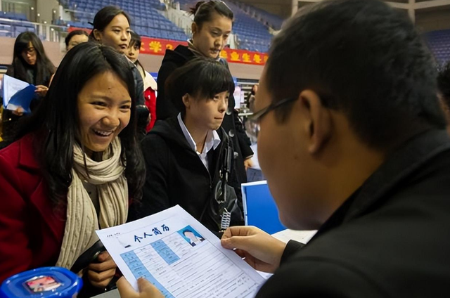 hr|大学生投简历没有回应?央企HR:这些大学生的简历基本不会看
