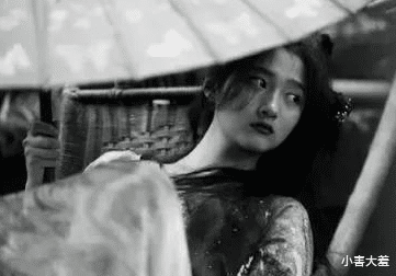 关晓彤|“真假格格”关晓彤：曾捡漏刘浩存角色，后因姐姐背负巨大争议