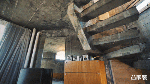 一家三口，50年如一日的挤在12平小房里，看着憋屈实则很幸福