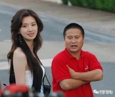 央视|她曾是央视美女主持人，曾与张子健传绯闻，如今43岁美如少女却不红