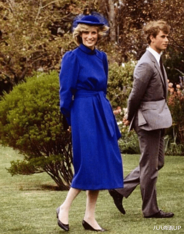 戴安娜王妃|凯特佩戴婆婆的珠宝首饰，同框卡米拉贴面吻，“婆媳”关系真融洽