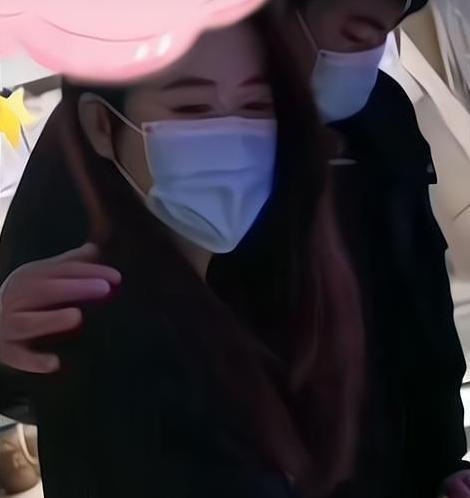 陈亚男|朱小伟疑将准备婚礼，与未婚妻外出被偶遇，互动亲密被指是真爱