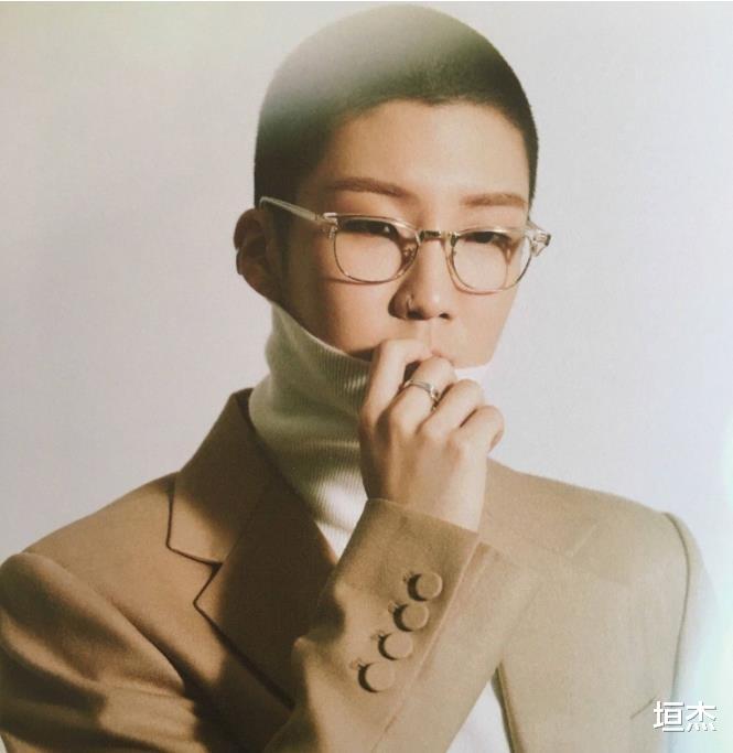 权志龙|入选YG男团出道,后得权志龙提携人气暴涨,却向其索要上亿豪车?