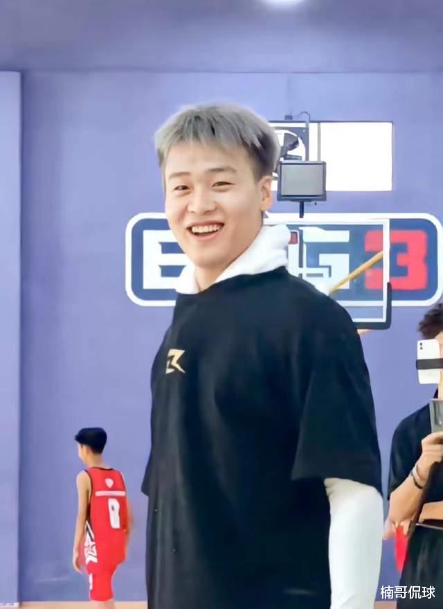 胡歌|赵睿催婚胡歌前女友！自己专注事业不恋爱，办青训营开饭店卖服装