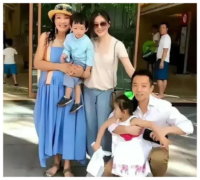 汪小菲真的是疯了，竟然发文内涵自己的母亲吃人血馒头