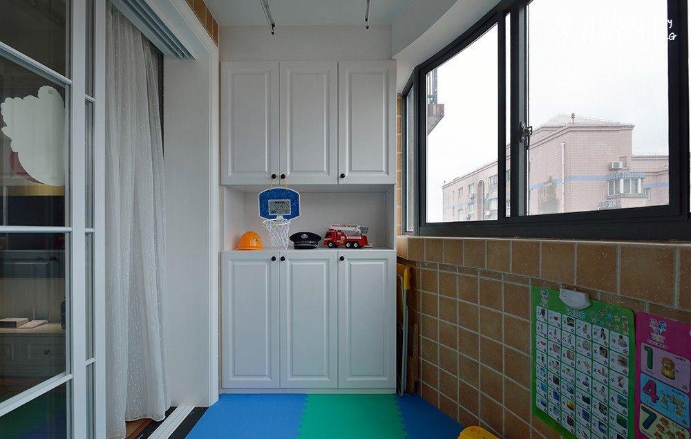 辛苦一年的房子终于装修好了,非常简约漂亮,可惜半年后才能入住