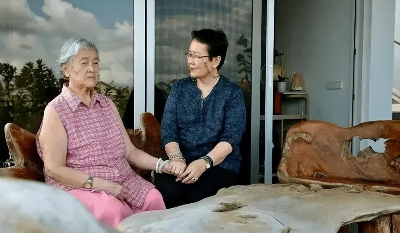 中国小伙“爱”上79岁新加坡富婆,两年花其1300万,上演惊天骗局
