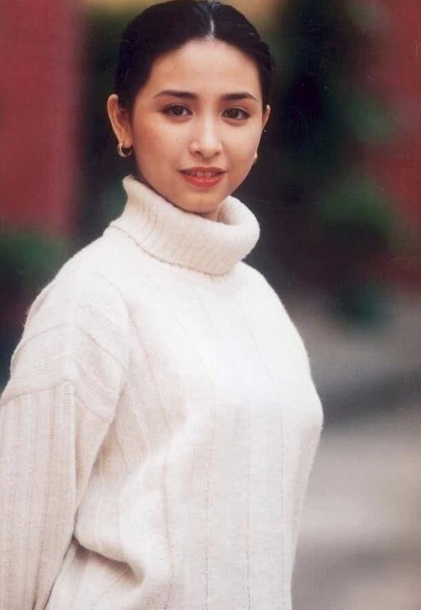 吴婉芳|她长得像泰国王后,守着百亿家产越过越低调,今55岁保养得像妙龄女子