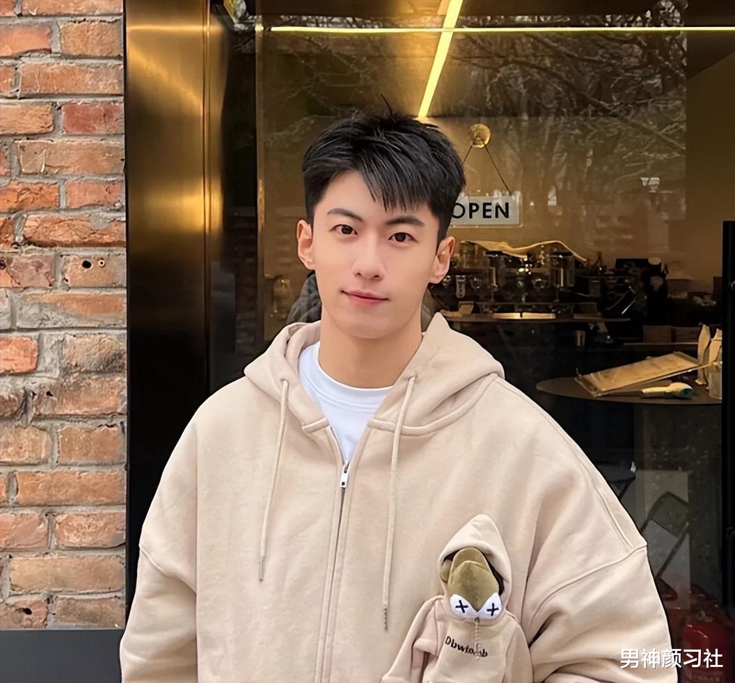 医美分期 盘点2022男生热门发型,不夸张,发型是男生的第二张脸