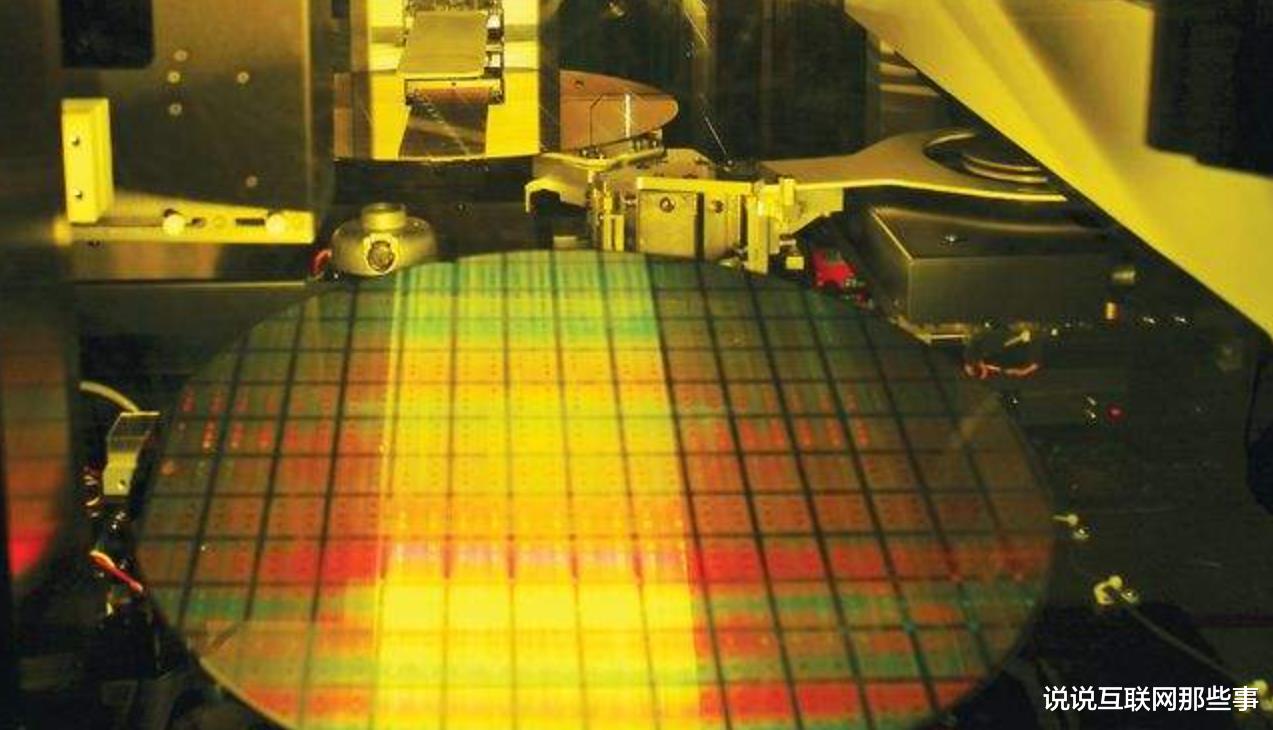 光刻机|ASML正式就EUV光刻机改口表态!外媒:这是看清事实了