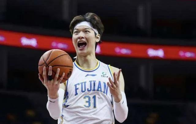 上海男篮|正式确定！上海男篮内线大将季后赛报销，伤员满营的艰难处境