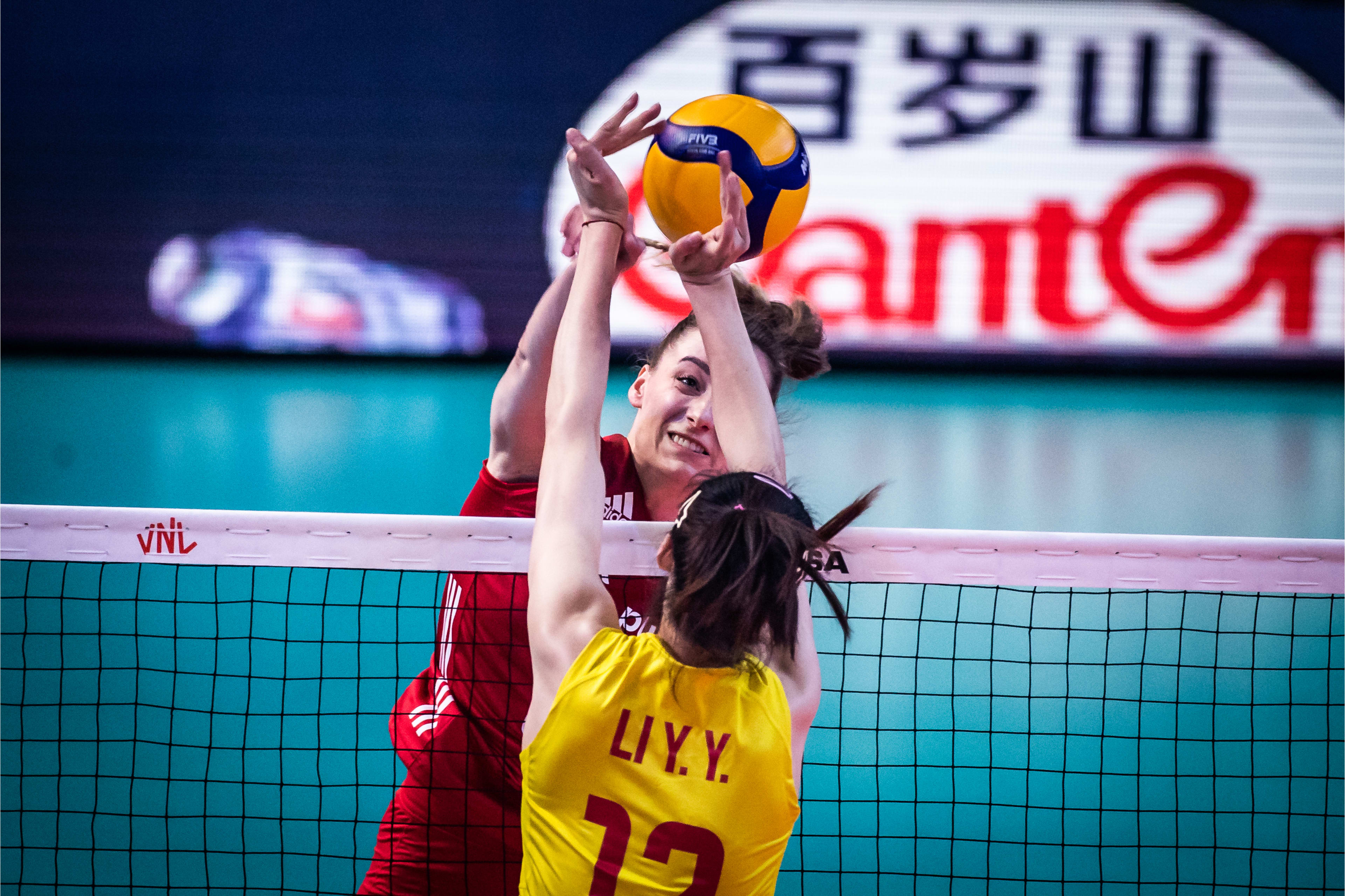中国队|中国女排3-0横扫波兰，提前锁定总决赛席位！李盈莹18分全场最高