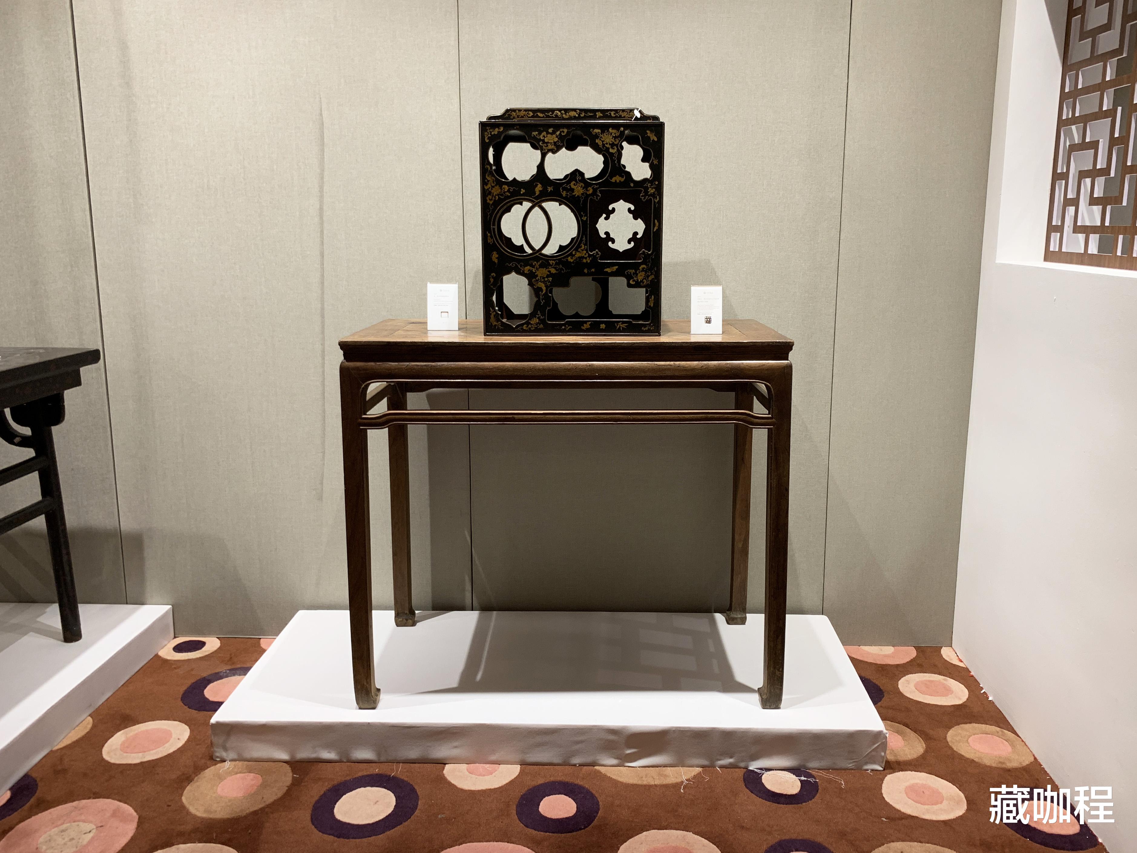 起边线、不交圈,黄花梨条桌罗锅枨向后退