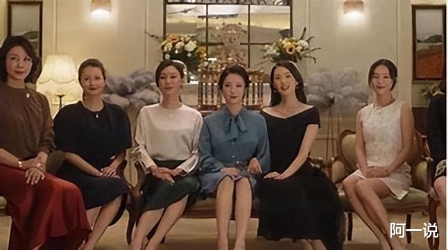 深圳富婆被年轻小伙骗走全部财产后,受不了打击,戴翡翠手镯流浪