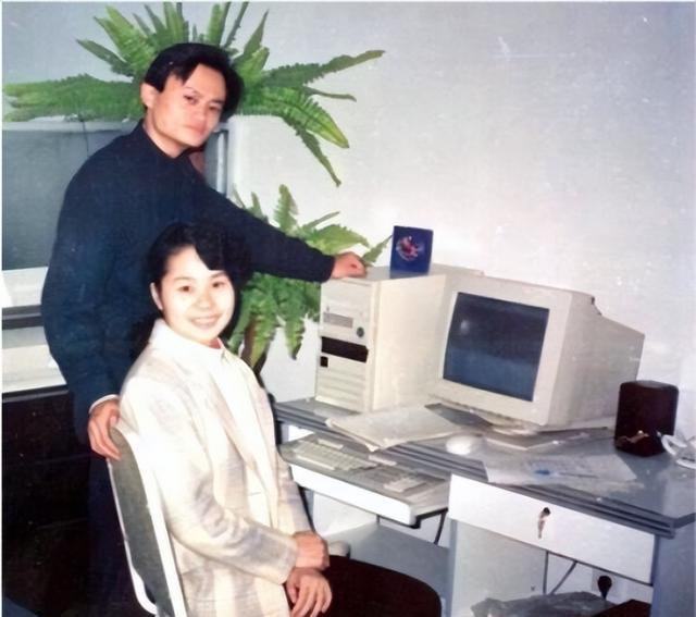 马云|马云妻子照片被扒出,美貌不输奶茶妹妹,马云:没有她就没有阿里
