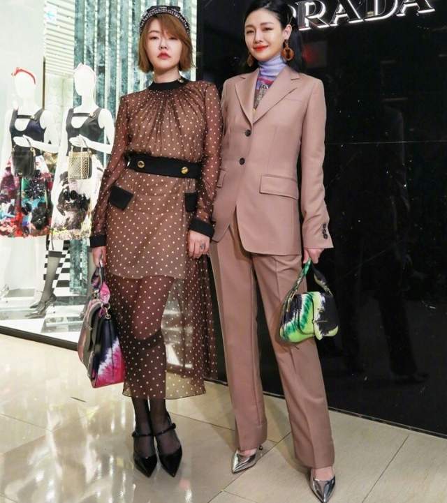 杜新枝|大S新老公具俊晔家中环境曝光，衣物随处乱放，马桶盖布满黄色印记