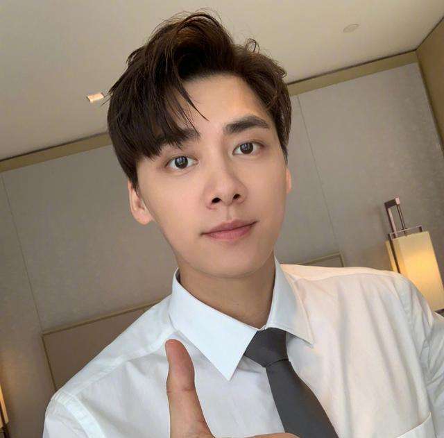 老明星|替身演员曝李姓顶流黑料,水下演替身被电击,遭遇宛如噩梦